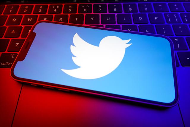Twitter Suspendovao Nalog Sefa Internet Tima Sns I 12 Poslanika