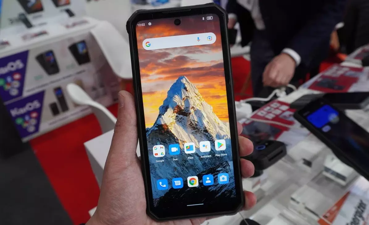 Energizer radi na pametnom telefonu čija baterija može trajati do 7 dana!