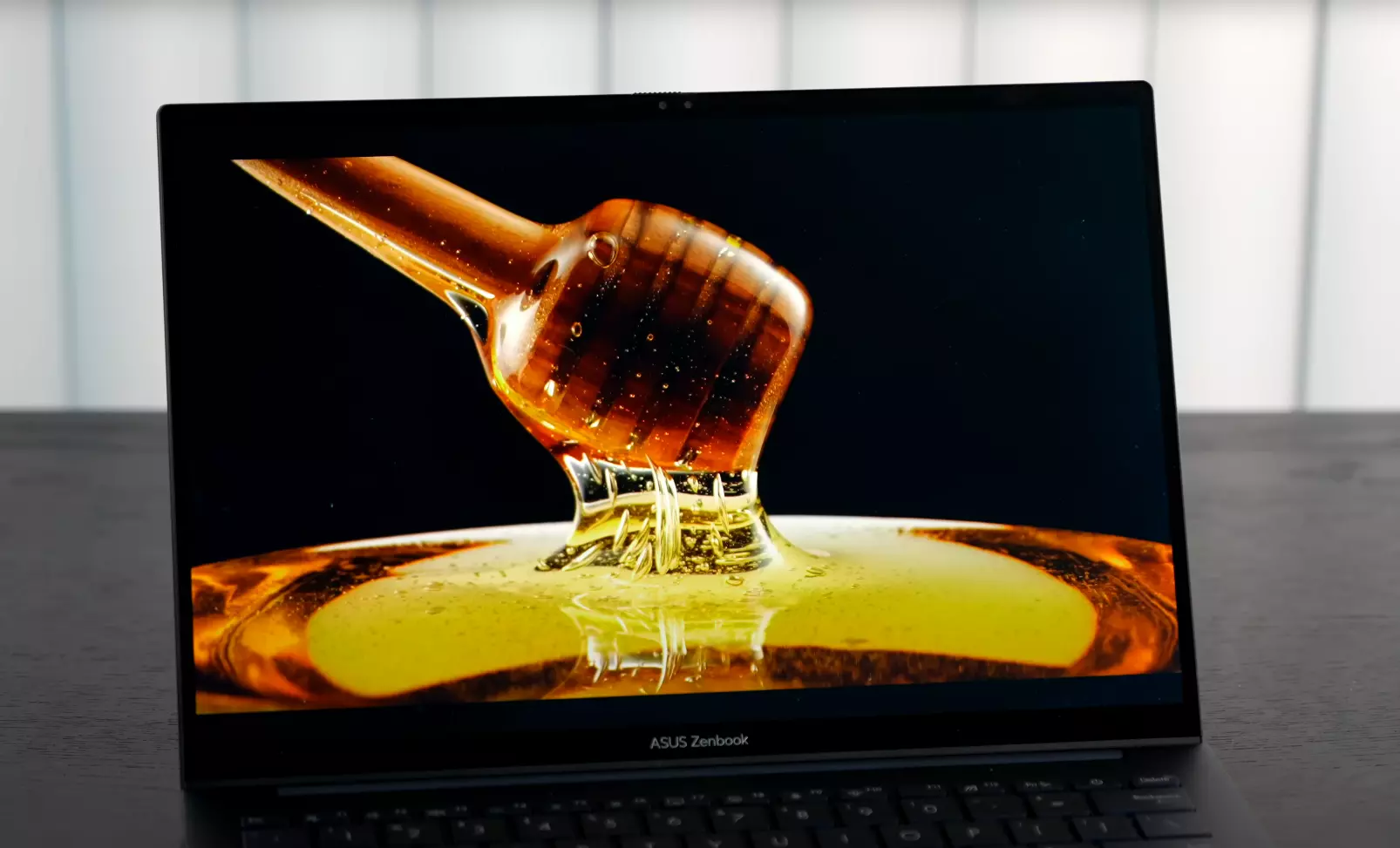 Asus Zenbook 14 OLED recenzija Asus Zenbook 14 OLED ekran