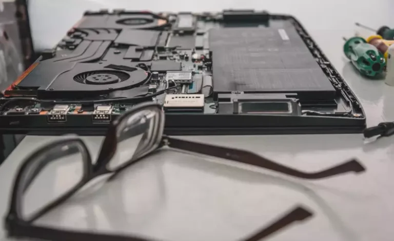 Kako instalirati SSD na laptop?
