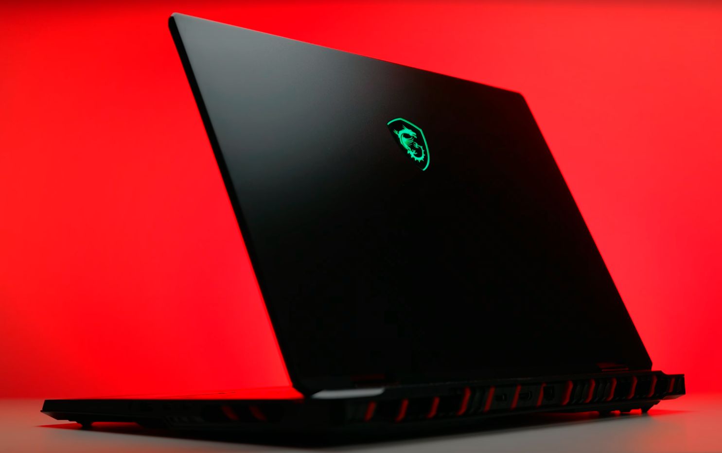 Recenzija MSI Raider 18 HX: Impozantan i moćan! Recenzija MSI Raider 18 HX: Impozantan i moćan!