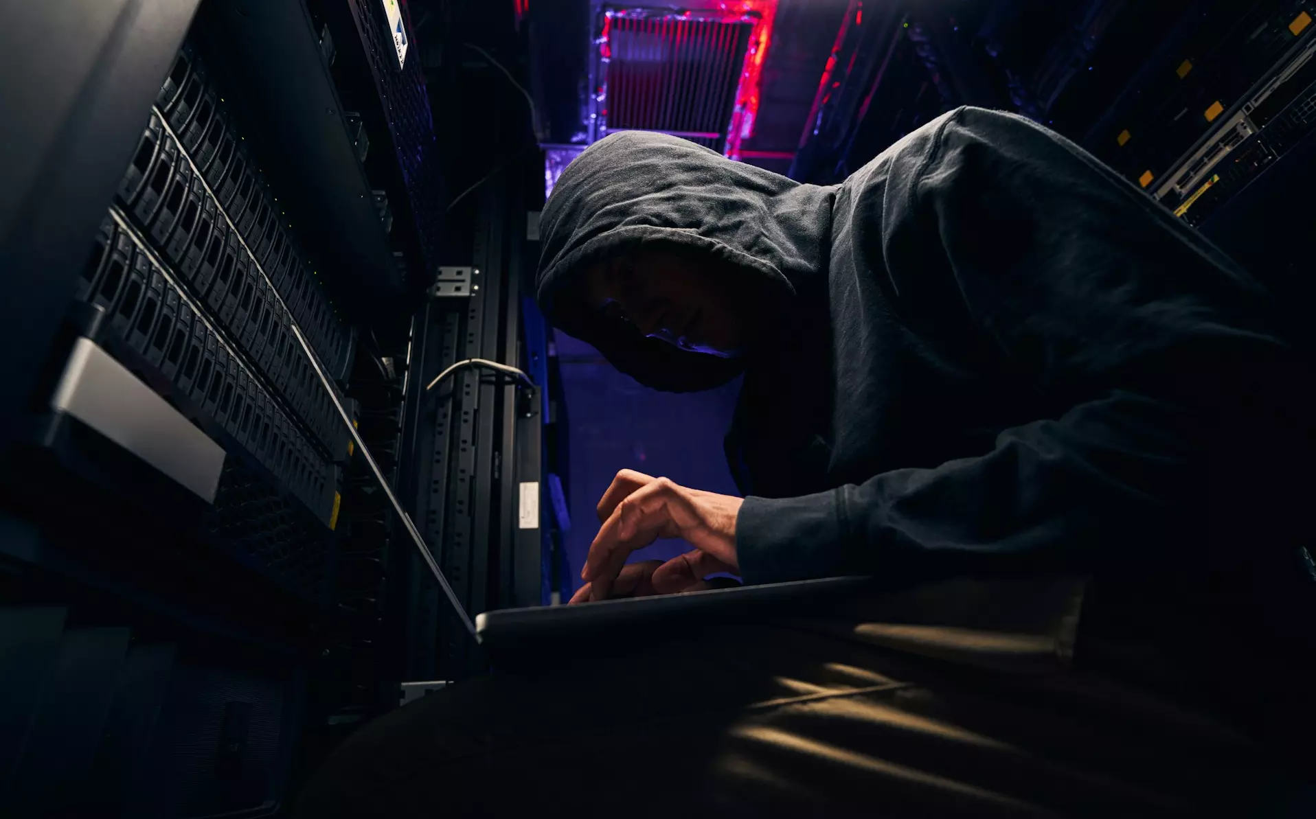 Najopasnije sigurnosne prijetnje na "Dark Webu" i kako ih izbjeći!